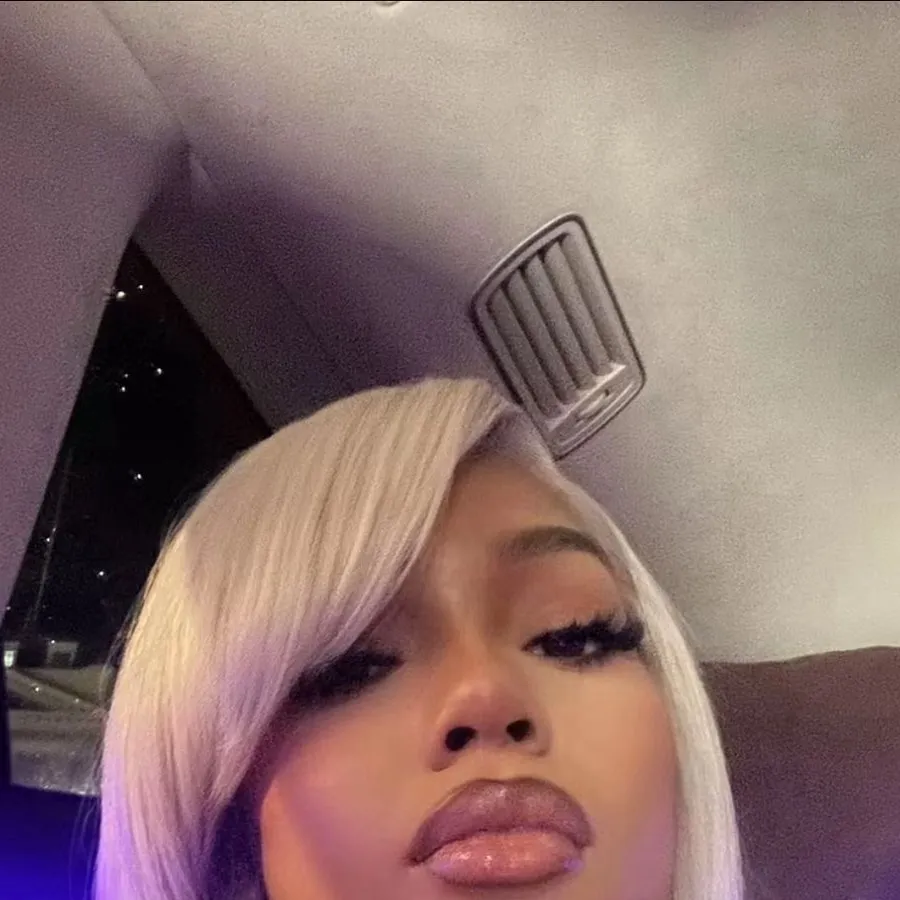 chat with ai character: Mercedes 