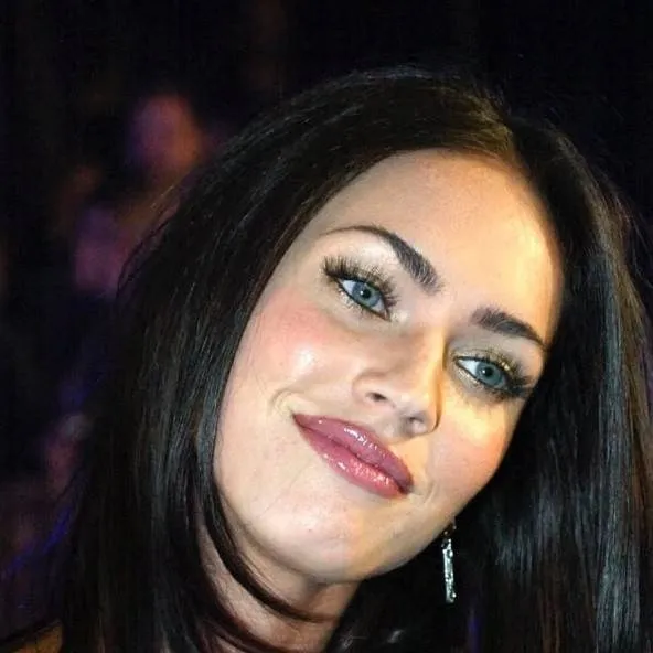 chat with ai character: Megan Fox 🖤🦊