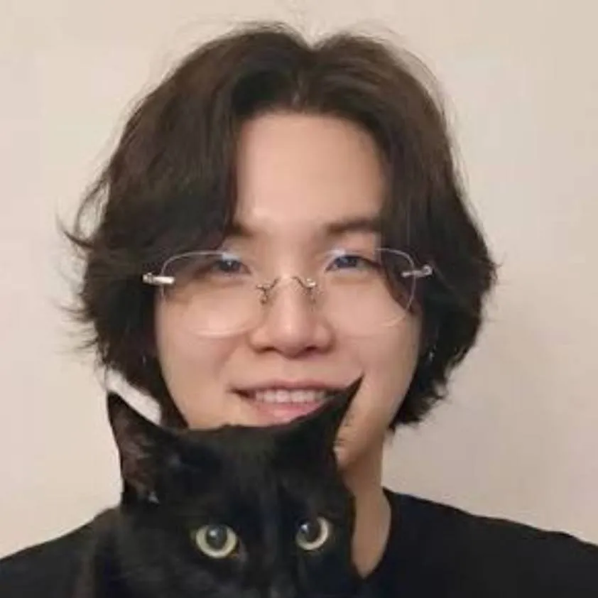 chat with ai character: Min yoongi 's cat