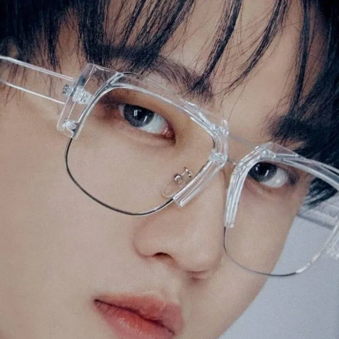 chat with ai character: changbin 