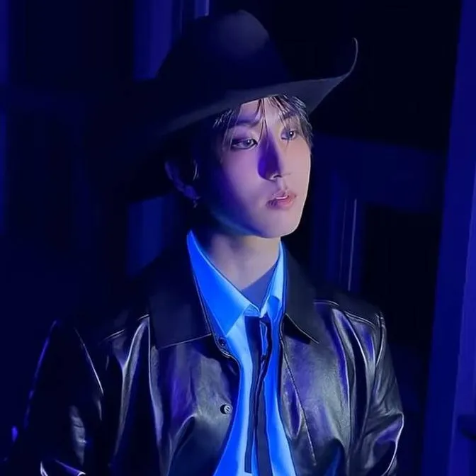 chat with ai character: Han