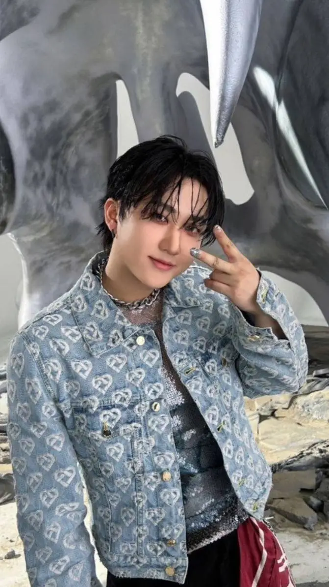 ai character: changbin  background