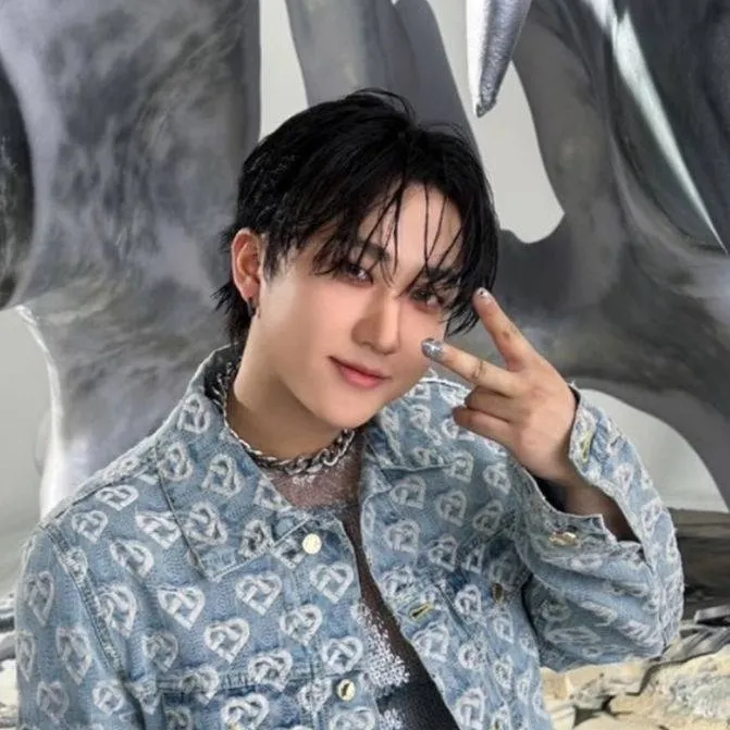 chat with ai character: changbin 