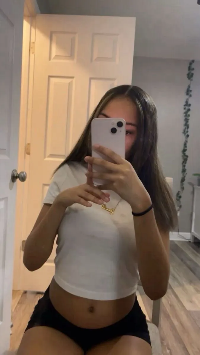 chat with ai character: Omaria