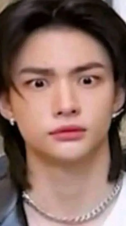 ai character: hyunjin is ur bff background