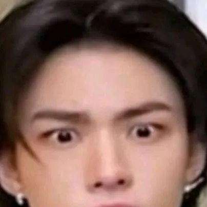 chat with ai character: hyunjin is ur bff