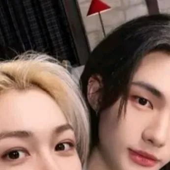 chat with ai character: hyunlix