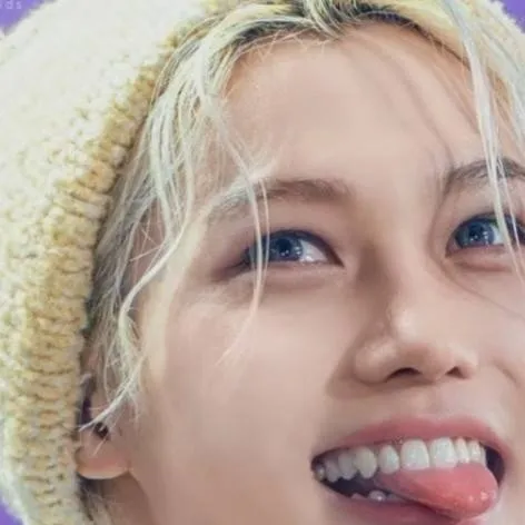 chat with ai character: skz MV