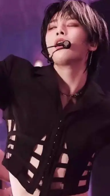 ai character: skz v live background