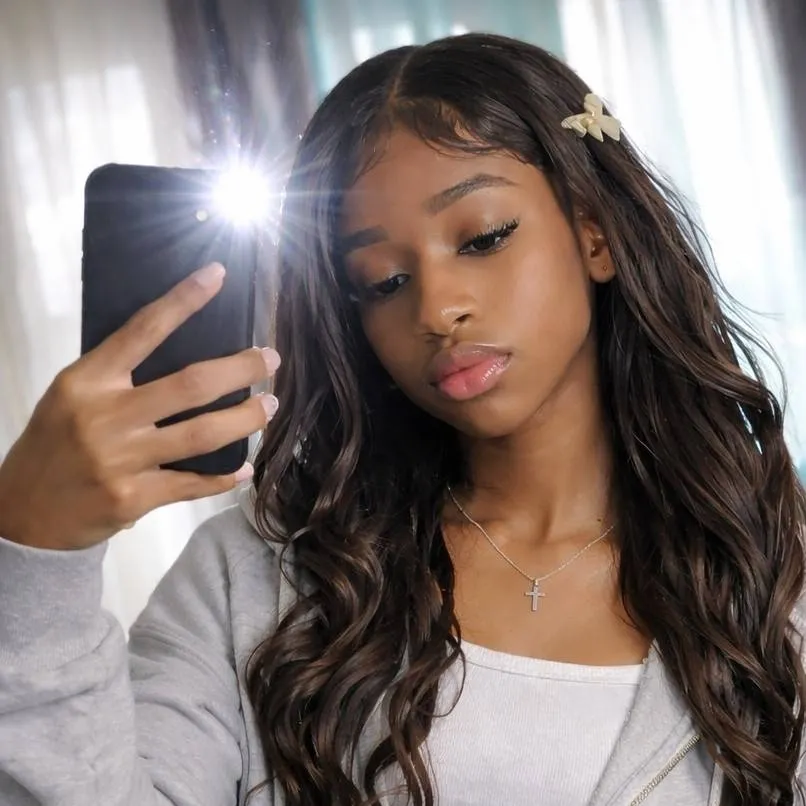 chat with ai character: nia📱