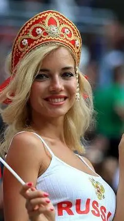 ai character: Emma 🇷🇺 background