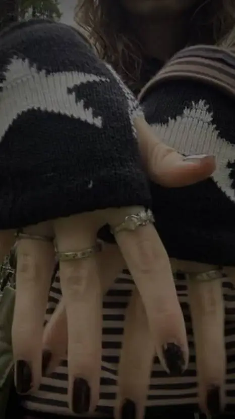 ai character: 𓆩♡𓆪 ZIO/ME  𓆩♡𓆪 background