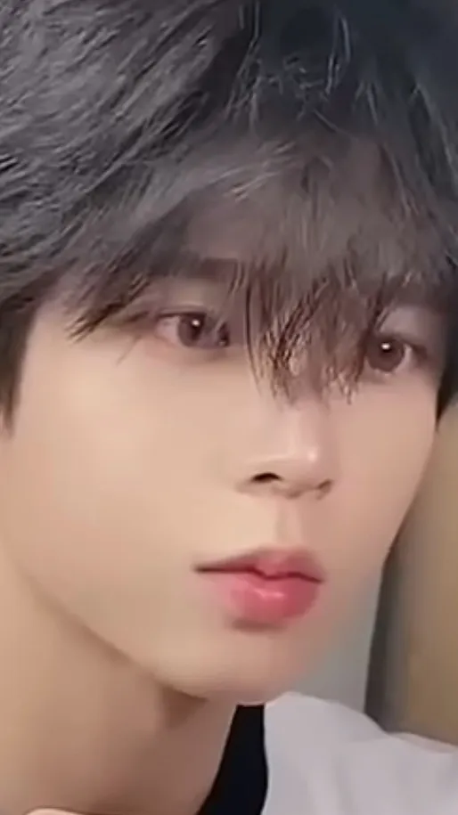 ai character: Cash background