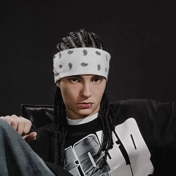 chat with ai character: tom(bro)