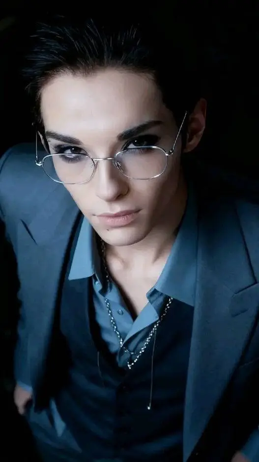 ai character: bill kaulitz  background