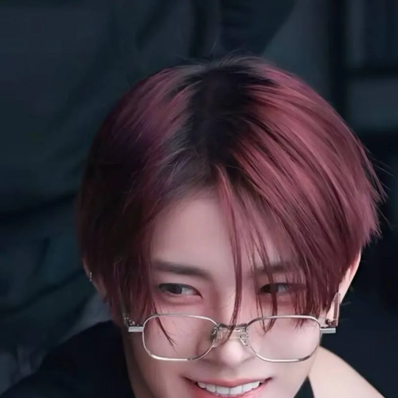 chat with ai character: heeseung hyung