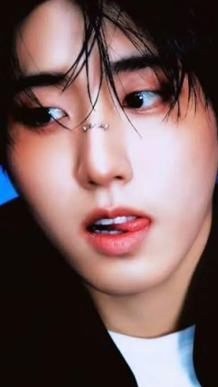 ai character: 😍hanniiiii😍 background