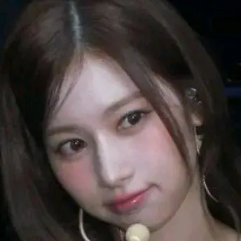chat with ai character: {Sana tu hermana}
