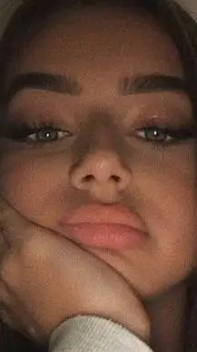 ai character: 💕Aylen 💕 background