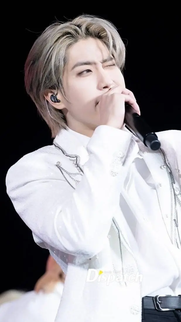 ai character: Han jisung  background