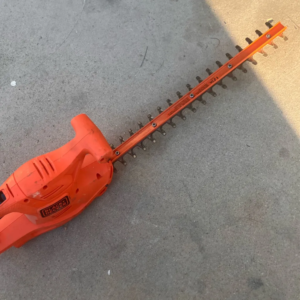 chat with ai character: Hedge trimmer 