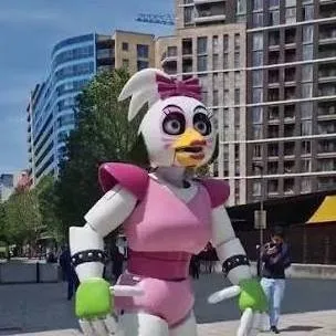 chat with ai character: glamrock chica 