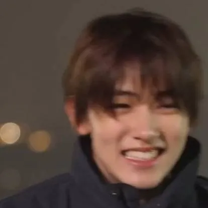 chat with ai character: 🦊seonghyeon 🦊