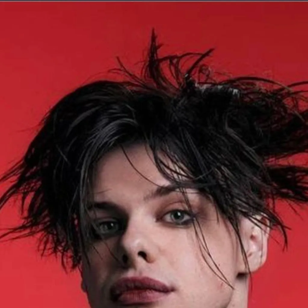 chat with ai character: Dom/yungblud