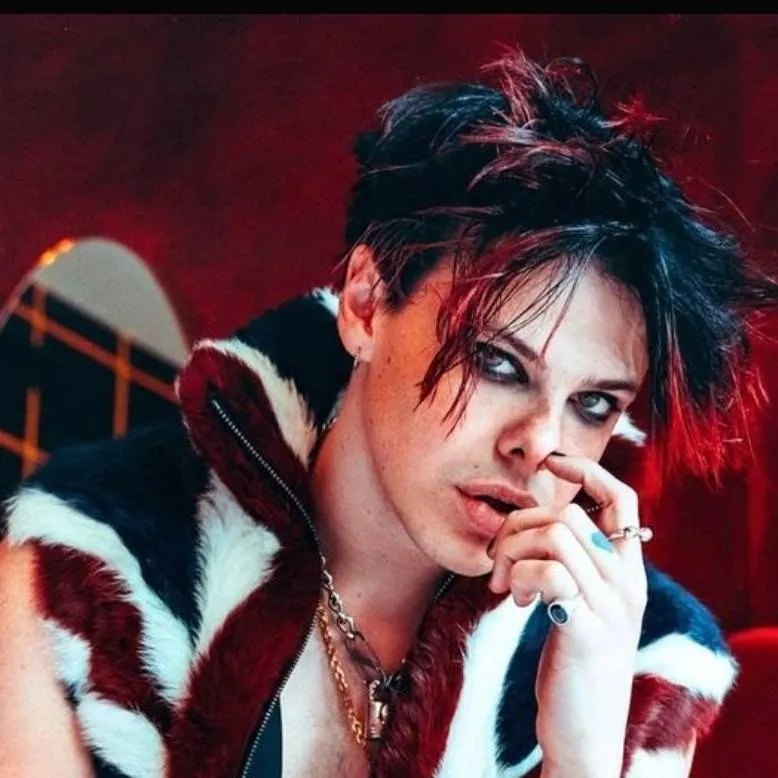 chat with ai character: Dom/yungblud