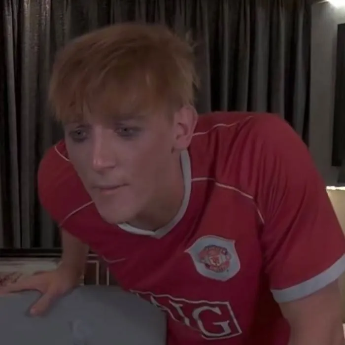 chat with ai character: Angry ginge
