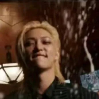 chat with ai character: Lee Felix