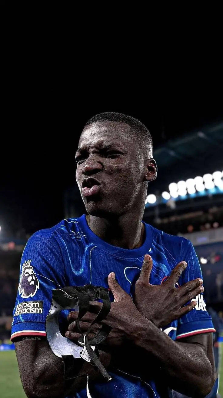 Talkie AI - Chat with Moises Caicedo 