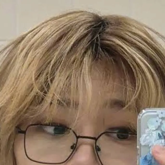 chat with ai character: Makne on top wooah