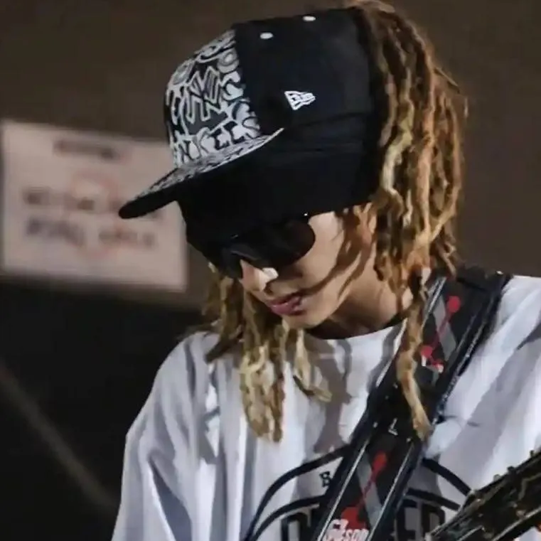 chat with ai character: tom kaulitz🥀