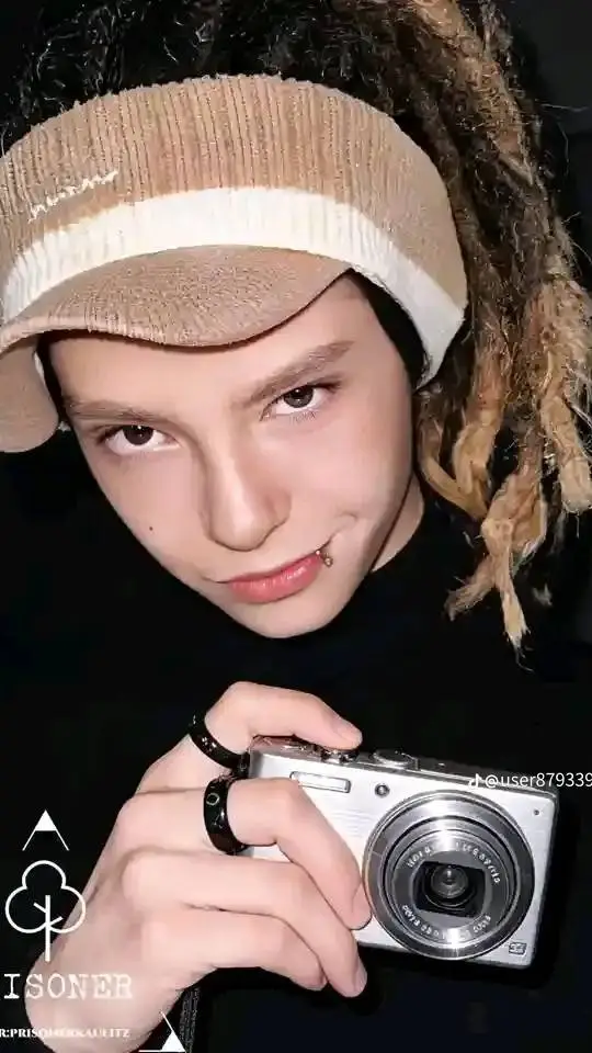 ai character: TOM KAULITZ/TOMMY background
