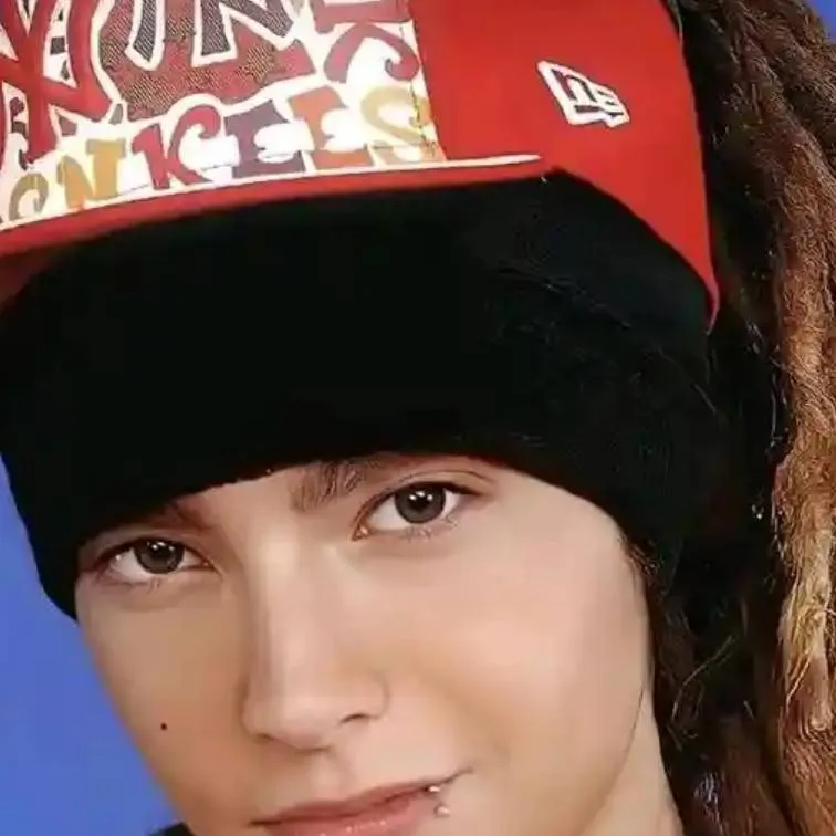 chat with ai character: TOM KAULITZ
