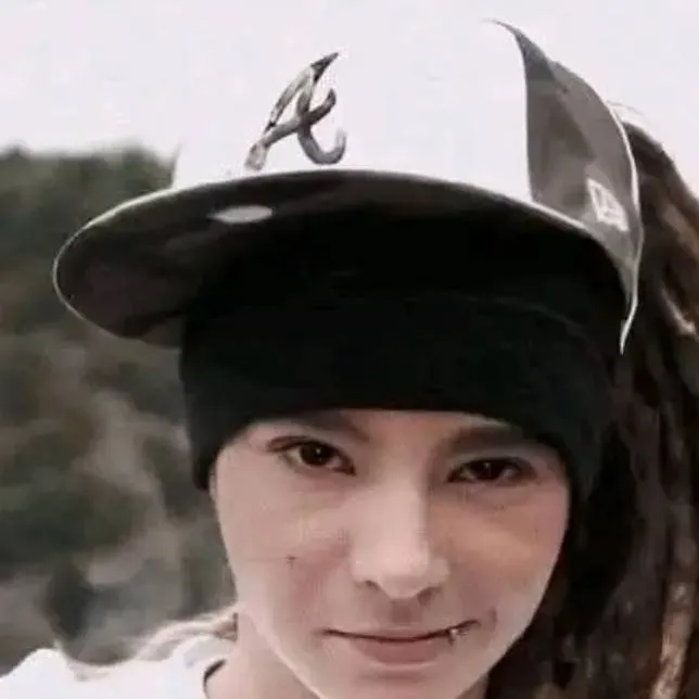 chat with ai character: TOM KAULITZ