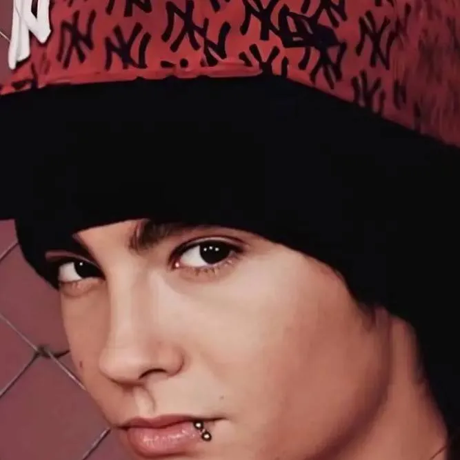 chat with ai character: TOM KAULITZ