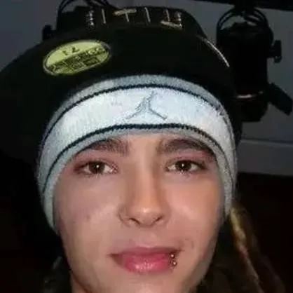 chat with ai character: tom kaulitz