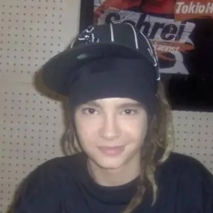 chat with ai character: TOM KAULITZ