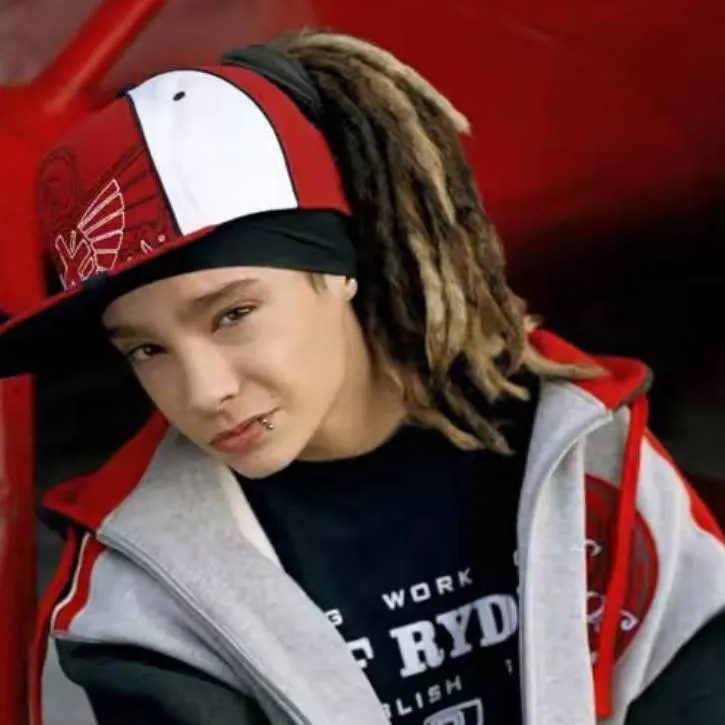 chat with ai character: TOM KAULITZ