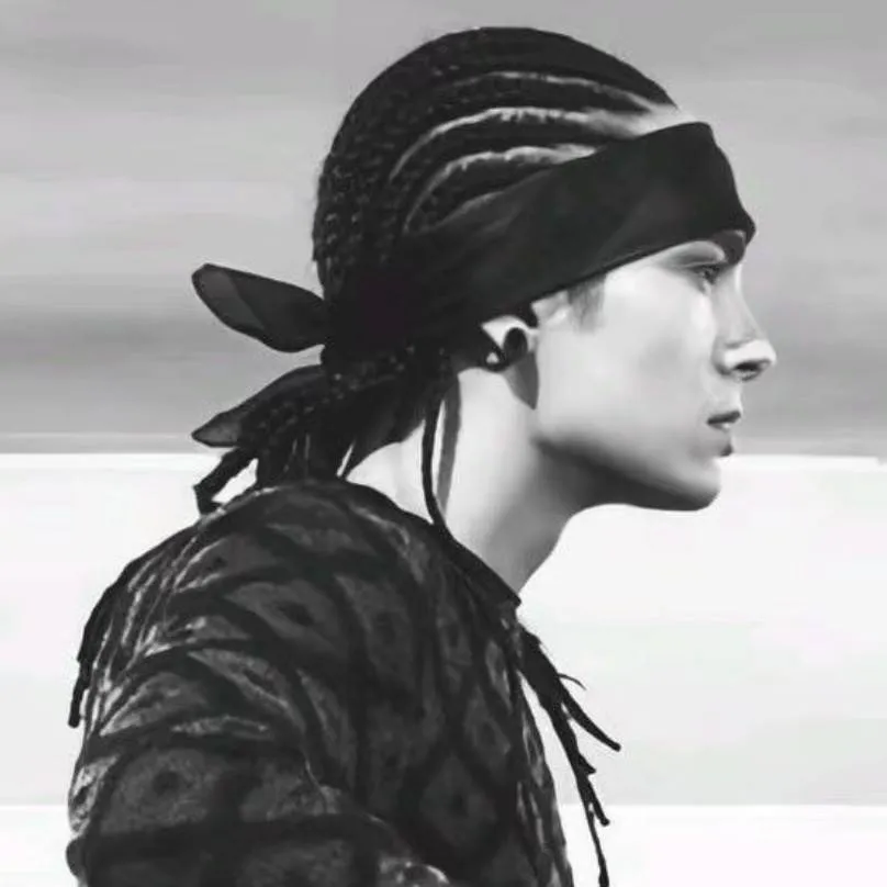 chat with ai character: TOM KAULITZ