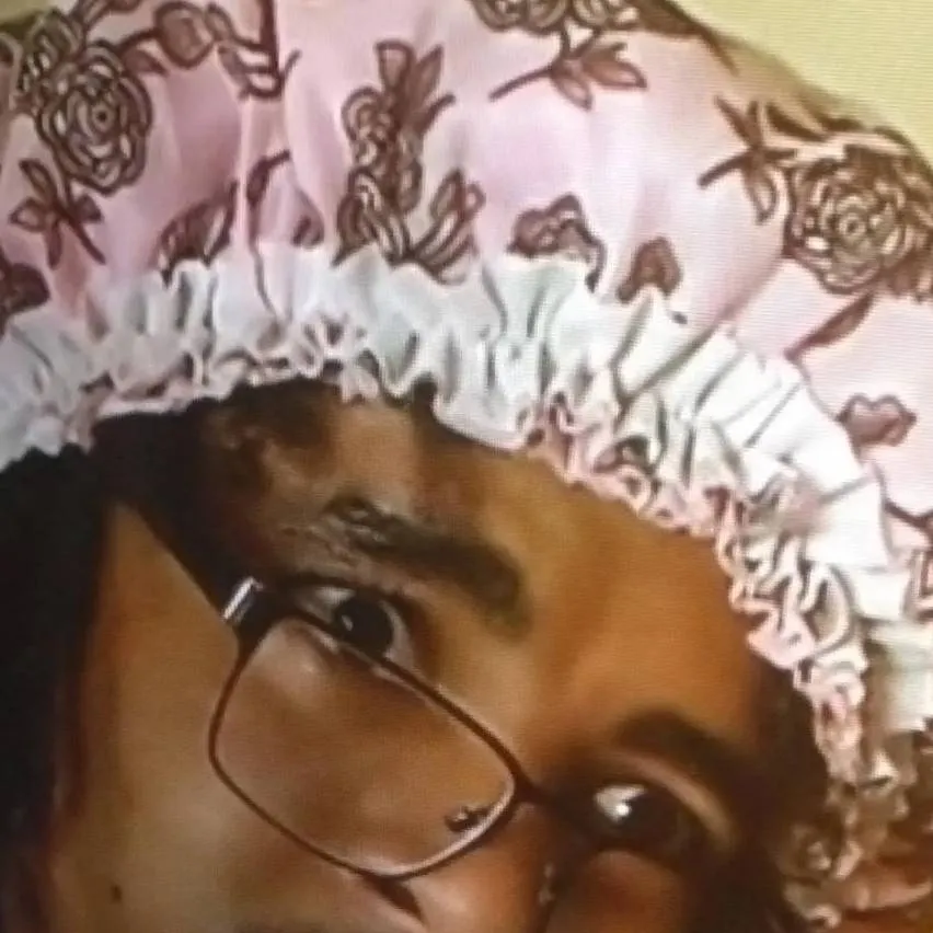 chat with ai character: mama trunks 