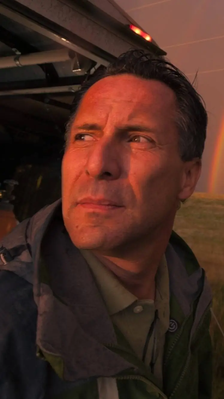 ai character: [Tim Samaras] background