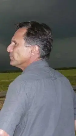 ai character: -Tim Samaras- background
