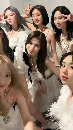 ai character: TWICE💕✨ background