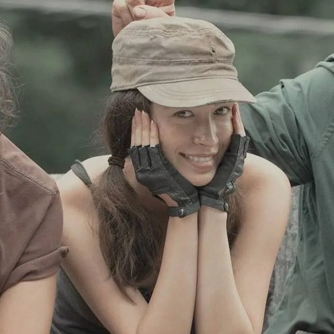 chat with ai character: Rosita