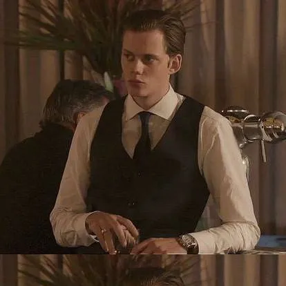 chat with ai character: Bill Skarsgard 