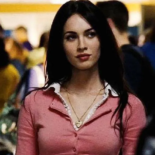chat with ai character: Megan Fox