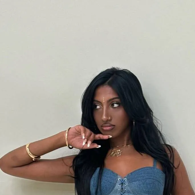 chat with ai character: Lara Raj (KATSEYE)